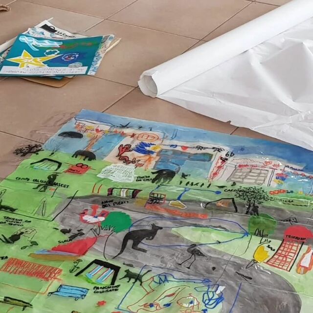 Allestendo la mostra creata con la prima edizione de "La Cartella di Alfredo".

Insieme.
Insieme a bambini e bambine che hanno creato le opere.
Insieme tra noi.
Insieme ad Alfredo.
Con il cuore.

@ale_falconi_zaffiria 
@centro.zaffiria